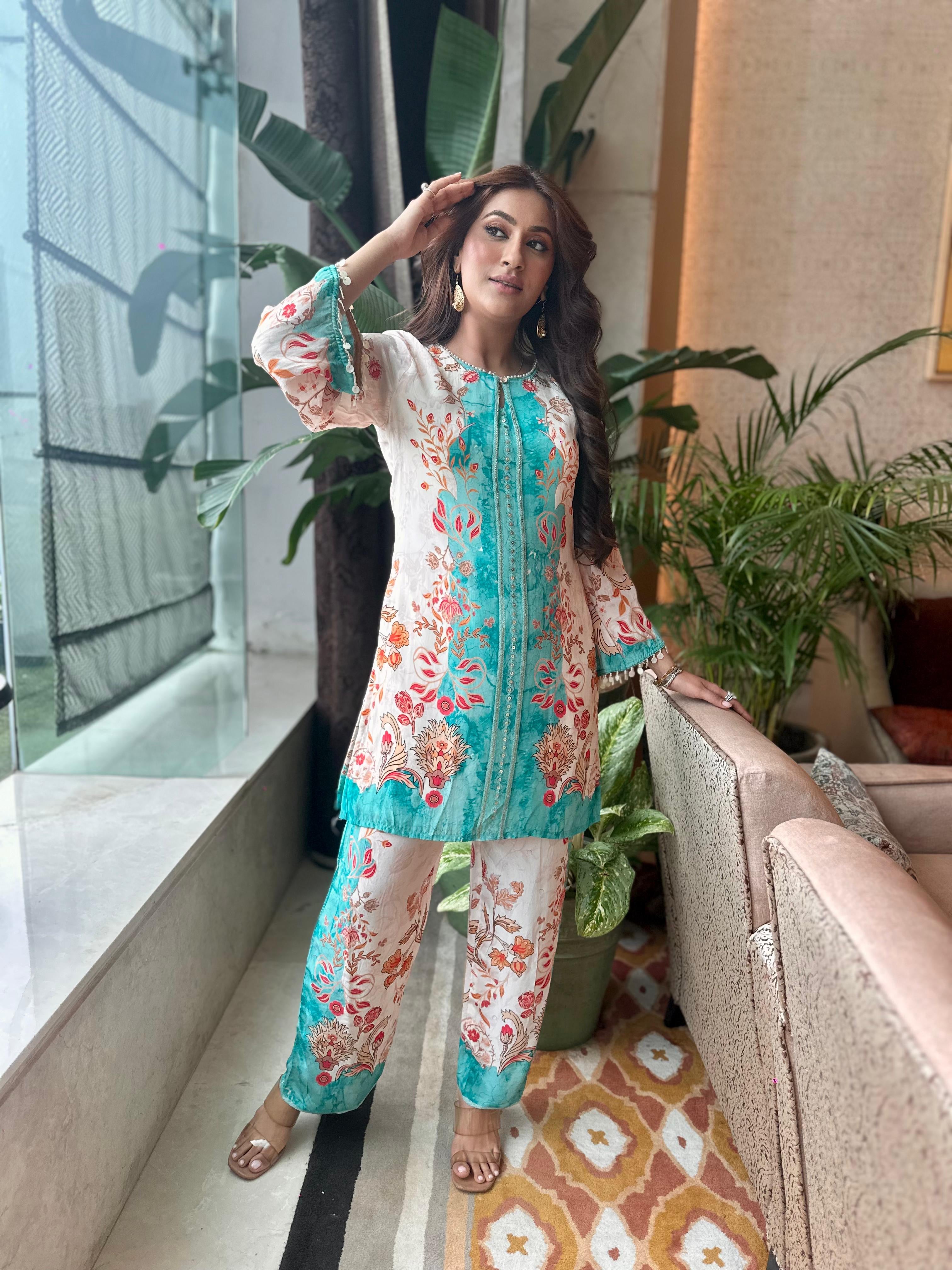 Ivory and Blue placement print kurta with palazzo