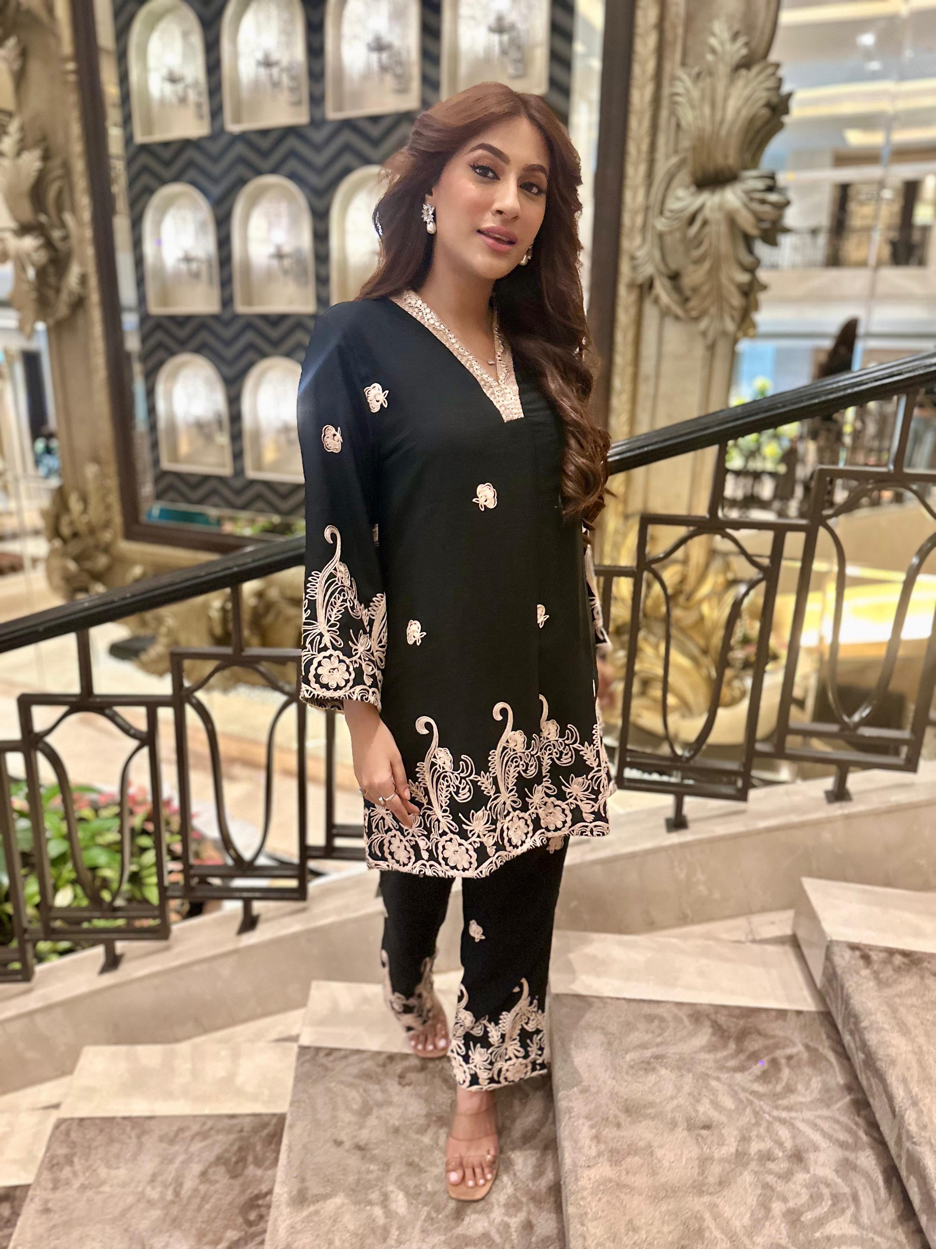 Black kurta pant set with thread embroidery